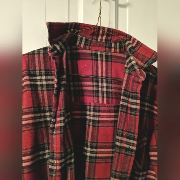 Old Navy Women’s Size S Small Long Sleeve Red Plaid Button Down Classic Shirt - Picture 2 of 6